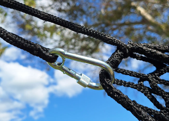 Hay-Stay Hanging Knotless Hay Net – GutzBusta® Slow Feed Hay Nets
